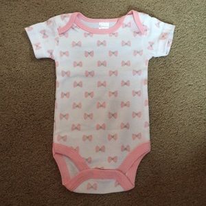Onsie size 0-3. no tags but never worn!!